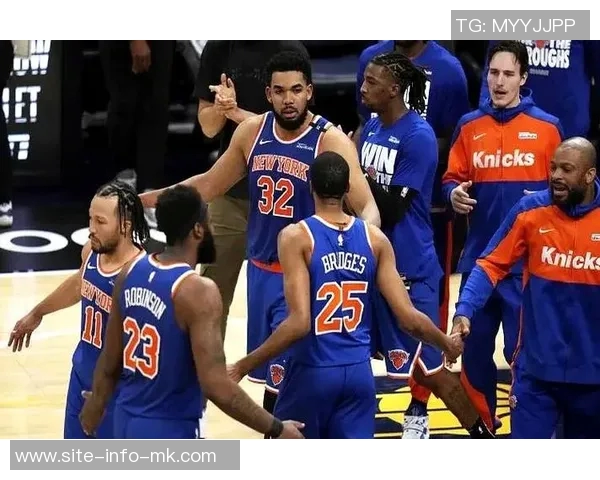 尼克斯与雄鹿交易谈判开启大桥续约后局势变化引关注